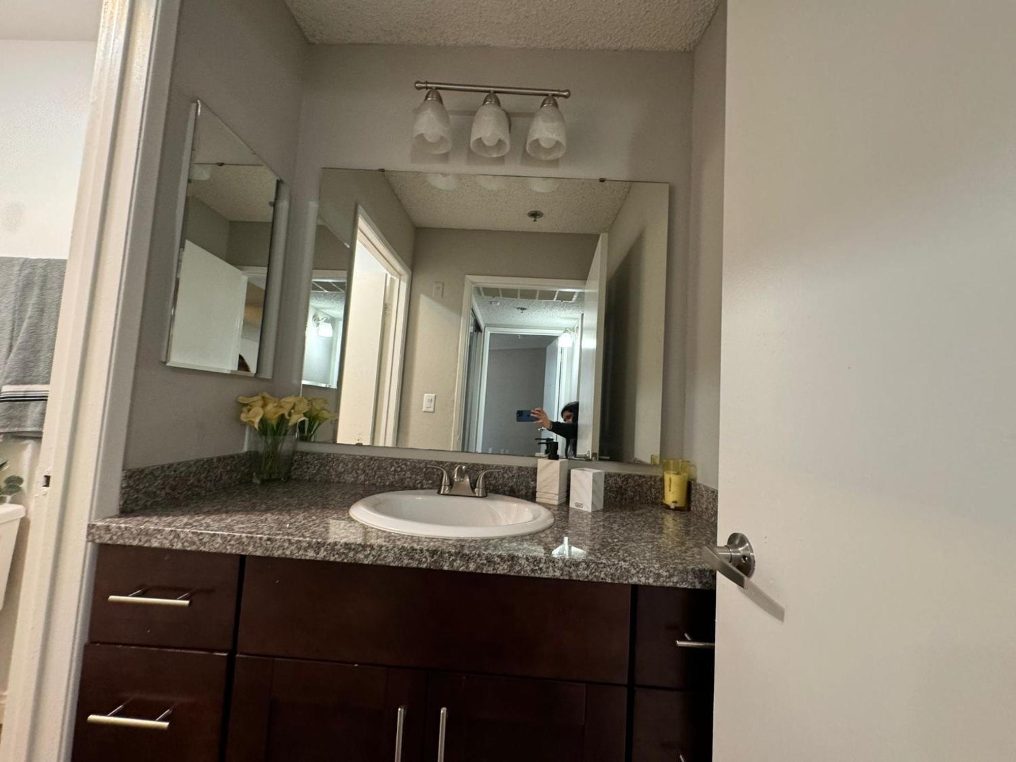 Incredible Two Bedroom Hollywood Apartments Free Parking ロサンゼルス エクステリア 写真