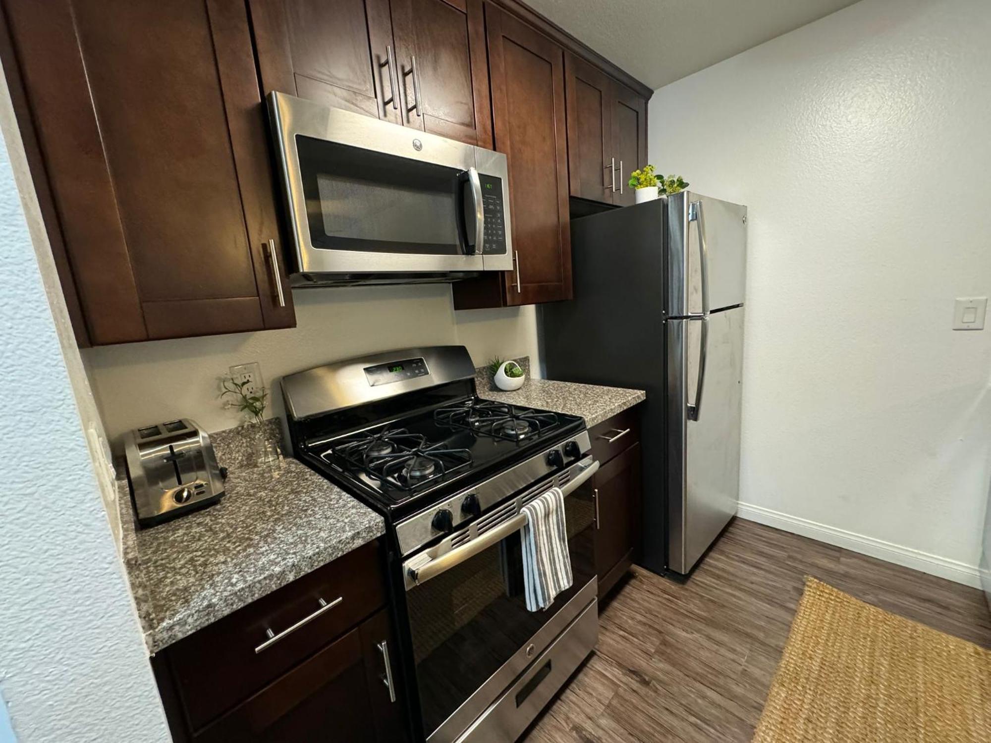 Incredible Two Bedroom Hollywood Apartments Free Parking ロサンゼルス エクステリア 写真