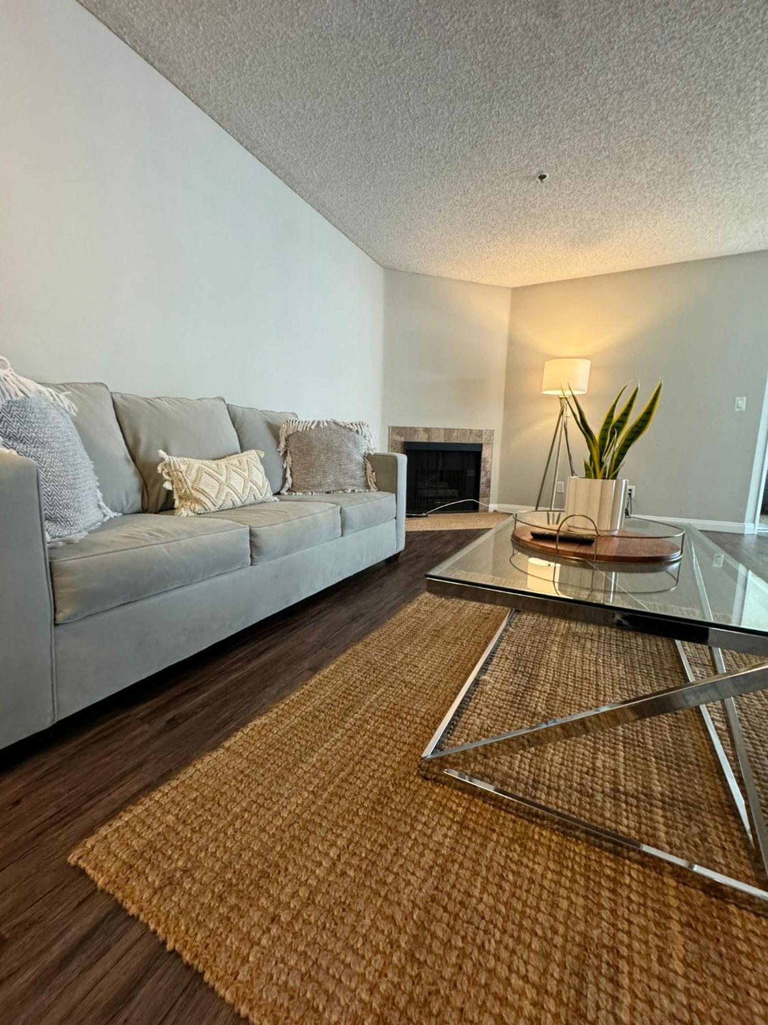 Incredible Two Bedroom Hollywood Apartments Free Parking ロサンゼルス エクステリア 写真