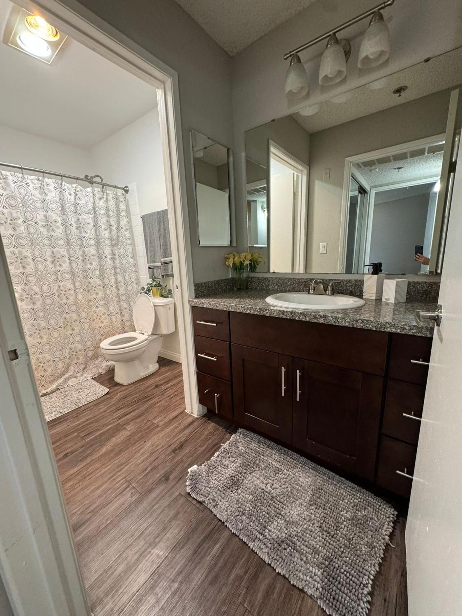 Incredible Two Bedroom Hollywood Apartments Free Parking ロサンゼルス エクステリア 写真