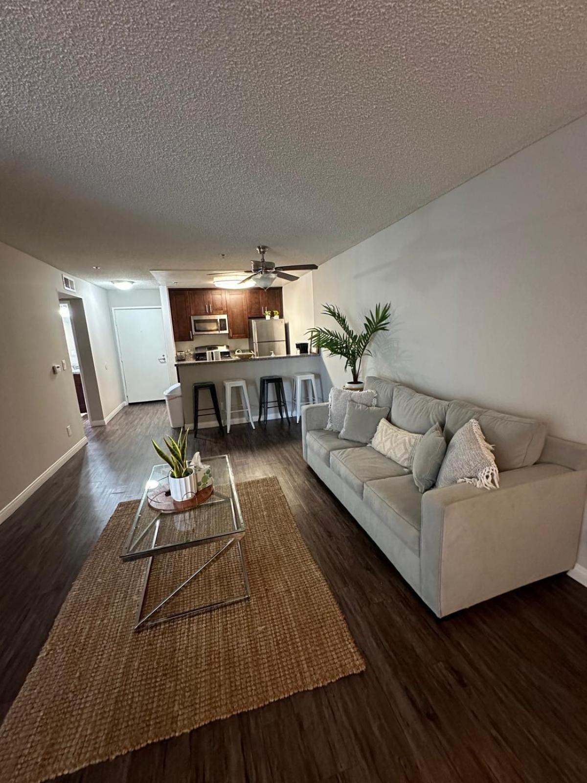 Incredible Two Bedroom Hollywood Apartments Free Parking ロサンゼルス エクステリア 写真