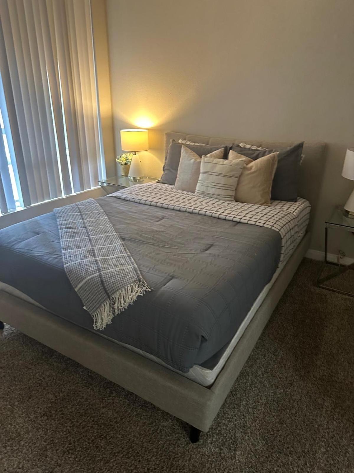 Incredible Two Bedroom Hollywood Apartments Free Parking ロサンゼルス エクステリア 写真