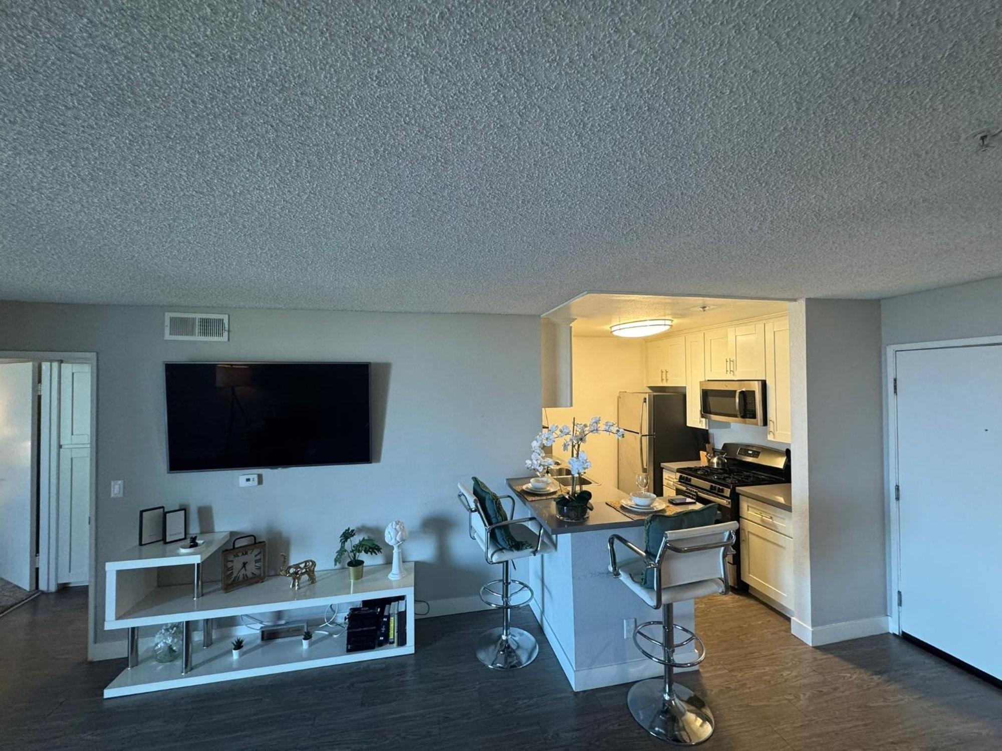 Incredible Two Bedroom Hollywood Apartments Free Parking ロサンゼルス エクステリア 写真