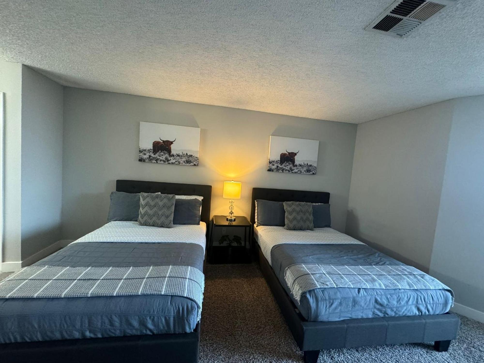 Incredible Two Bedroom Hollywood Apartments Free Parking ロサンゼルス エクステリア 写真