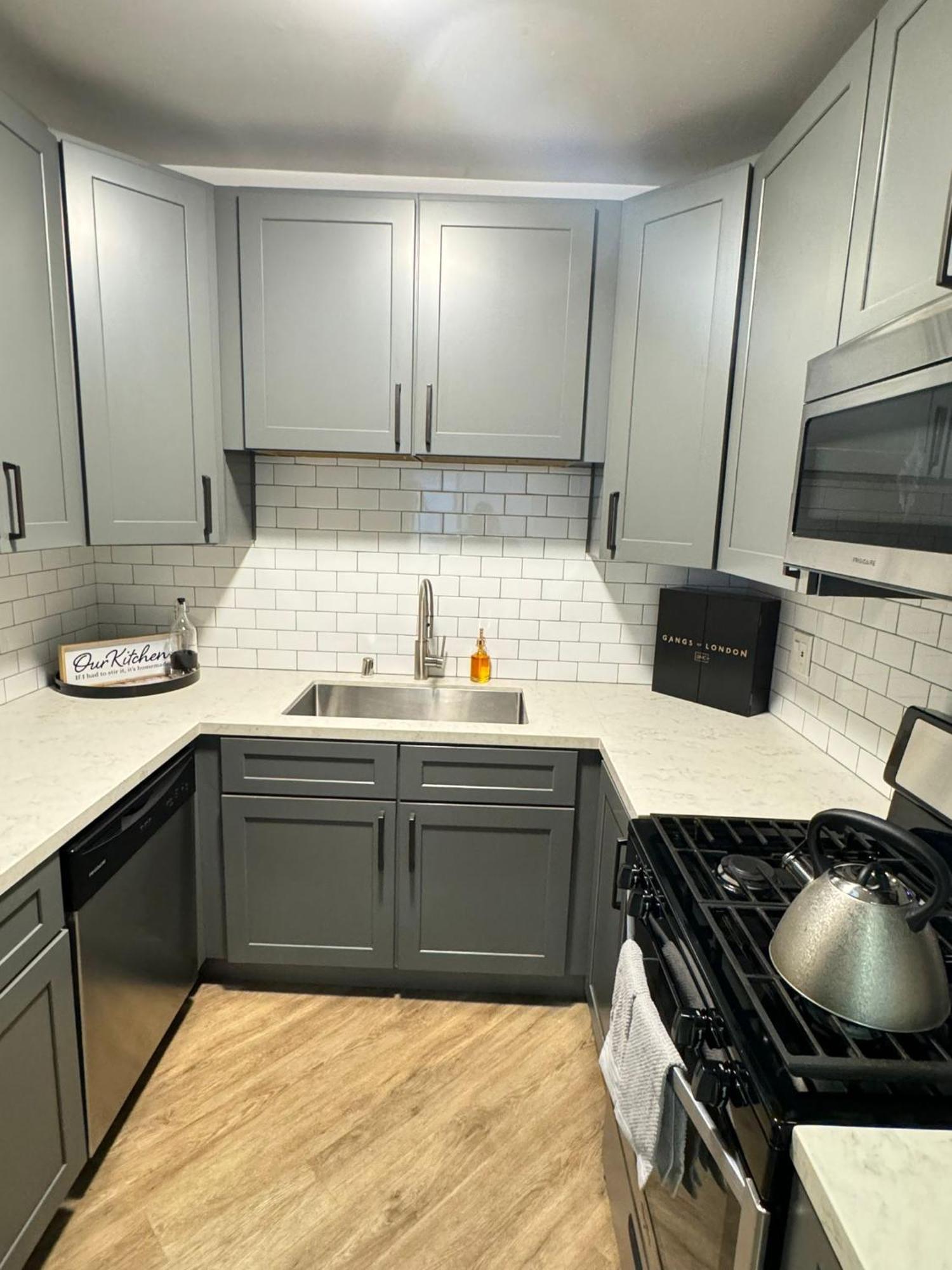 Incredible Two Bedroom Hollywood Apartments Free Parking ロサンゼルス エクステリア 写真